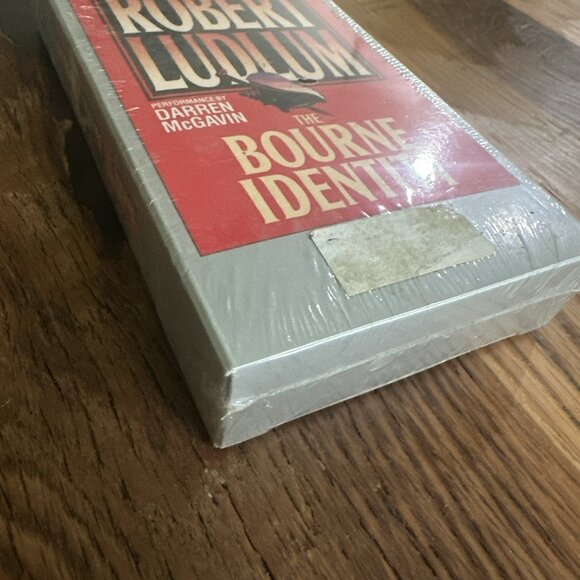Robert Ludlum The Bourne Identity Audio Cassette Book Set New Sealed Vintage - Picture 2 of 4
